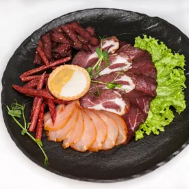 Ассорти мясных деликатесов