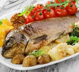 Жаренный карп с овощами