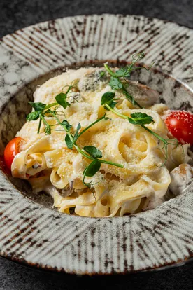 Феттучини с курицей и грибами