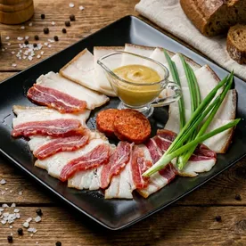 Нарезка из домашнего сала с горчицей