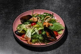 Салат из морепродуктов 