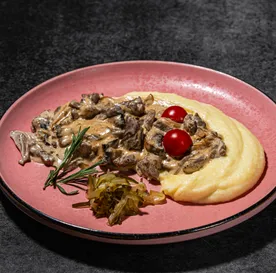 Бефстроганов с картофельным пюре