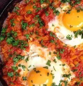 Яичница по-армянски с помидорами