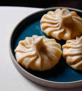 ХИНКАЛИ С КУРИЦЕЙ И СЫРОМ СУЛУГУНИ